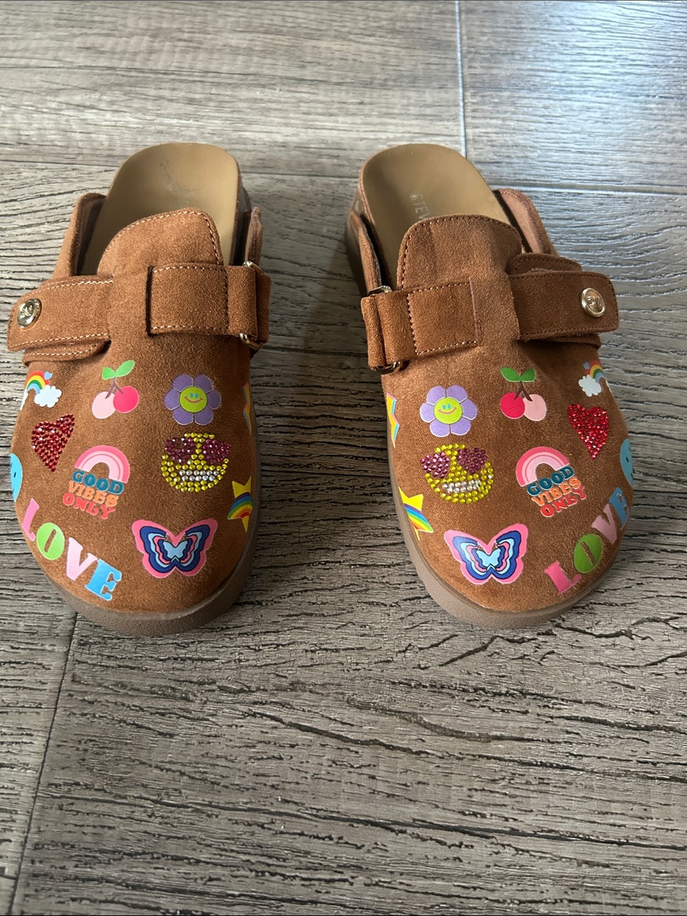 Steve Madden Brown Kids Slip-On Clogs with Colorful Sticker Motifs